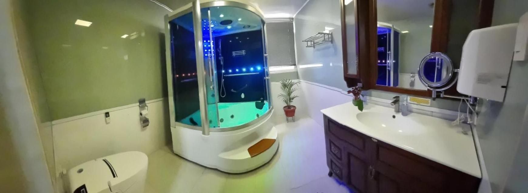 Deluxe Double Room (2 Adults + 1 Child)