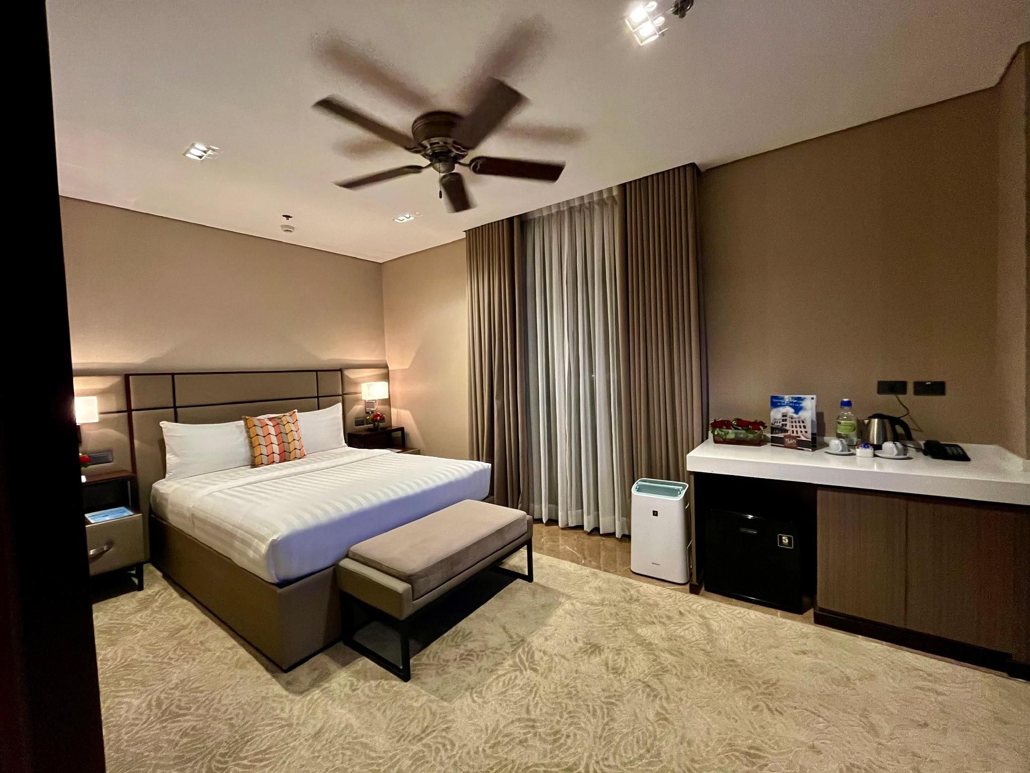 Deluxe Queen Bed