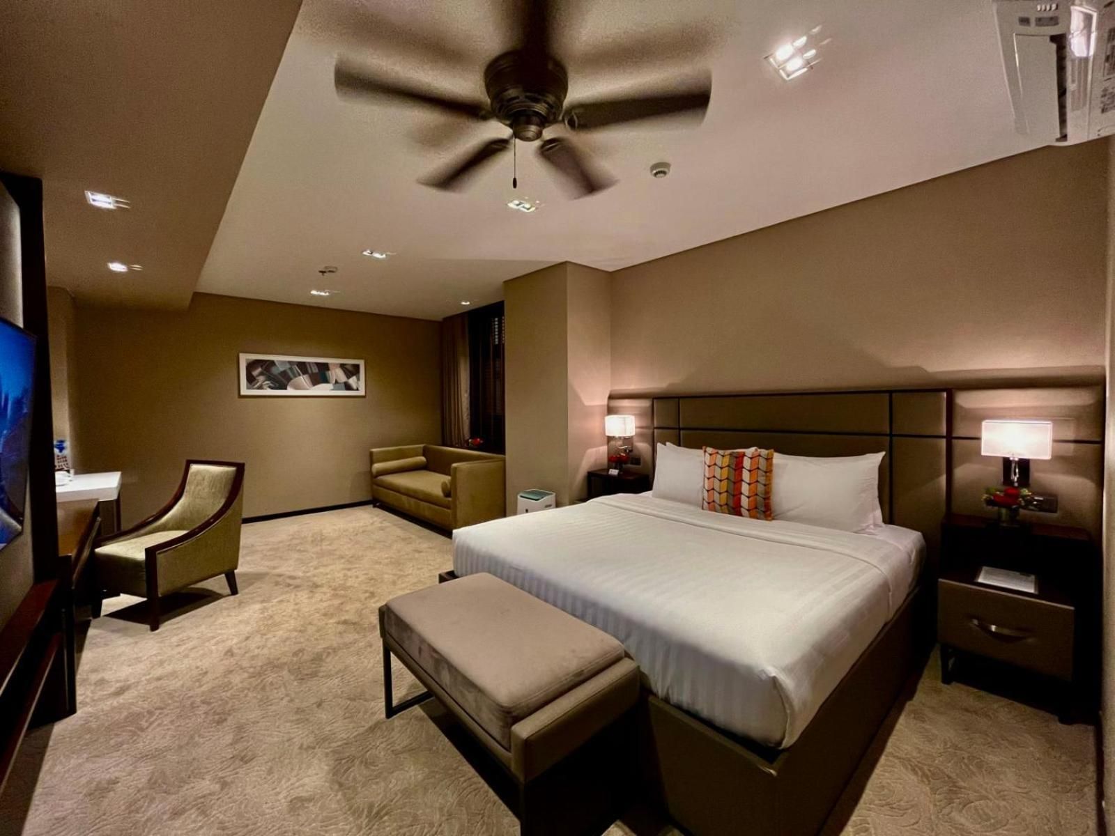 Executive Suite, 1 King