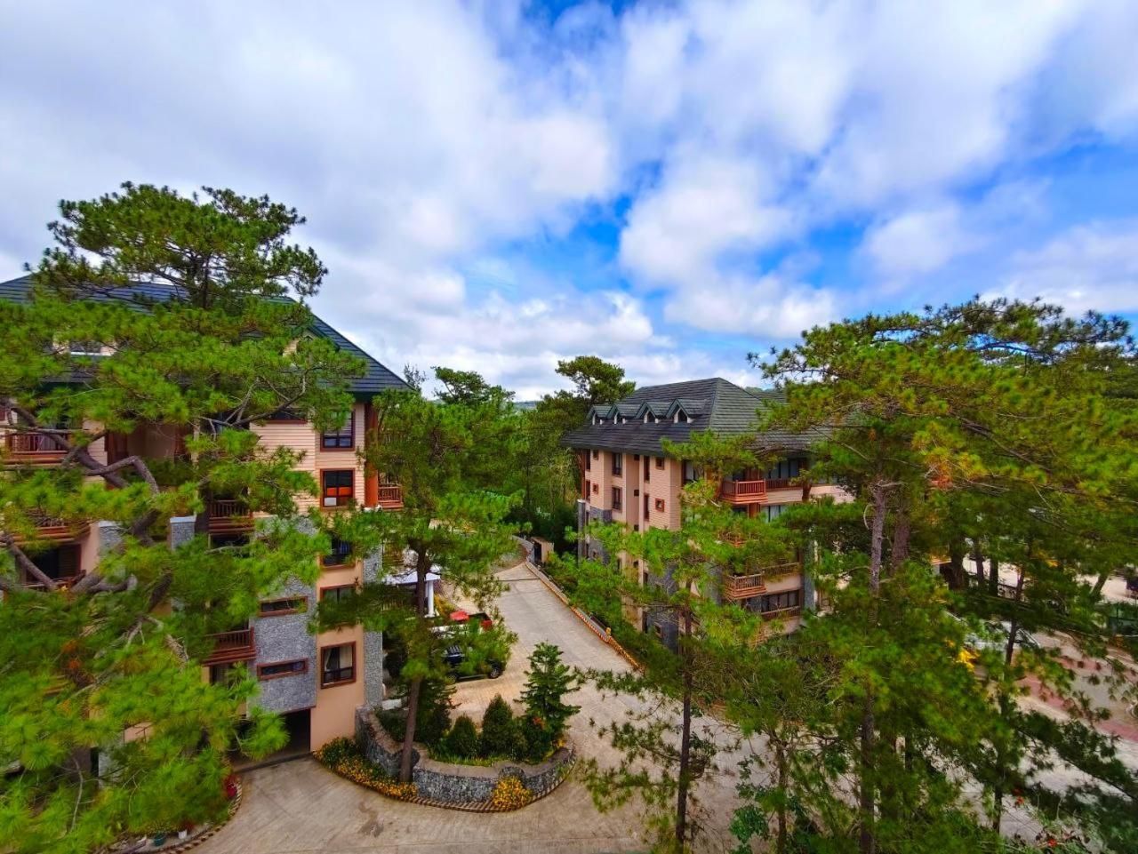 One-Bedroom Apartment with Balcony and Mountain View  