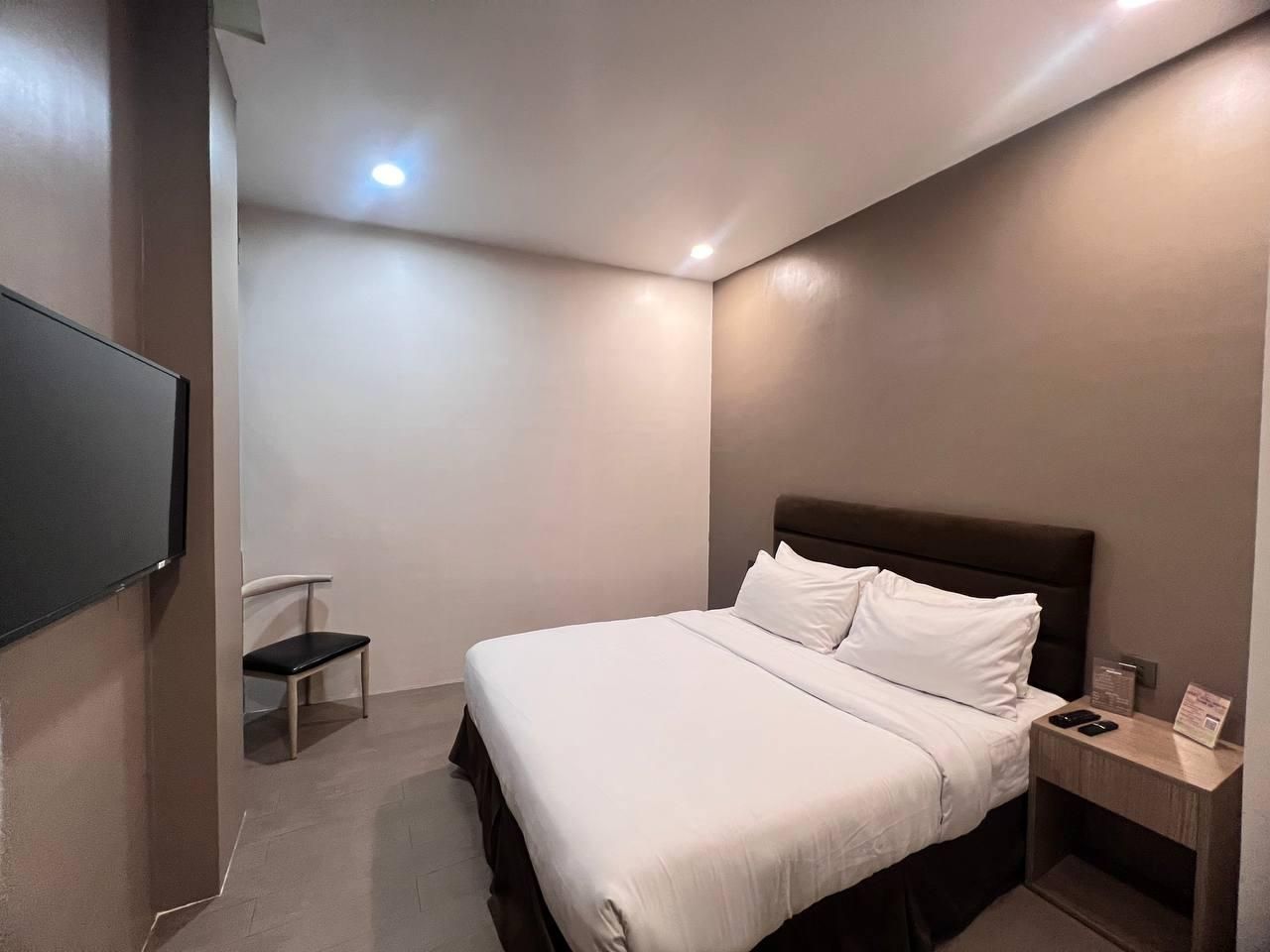 Standard Queen Without Window