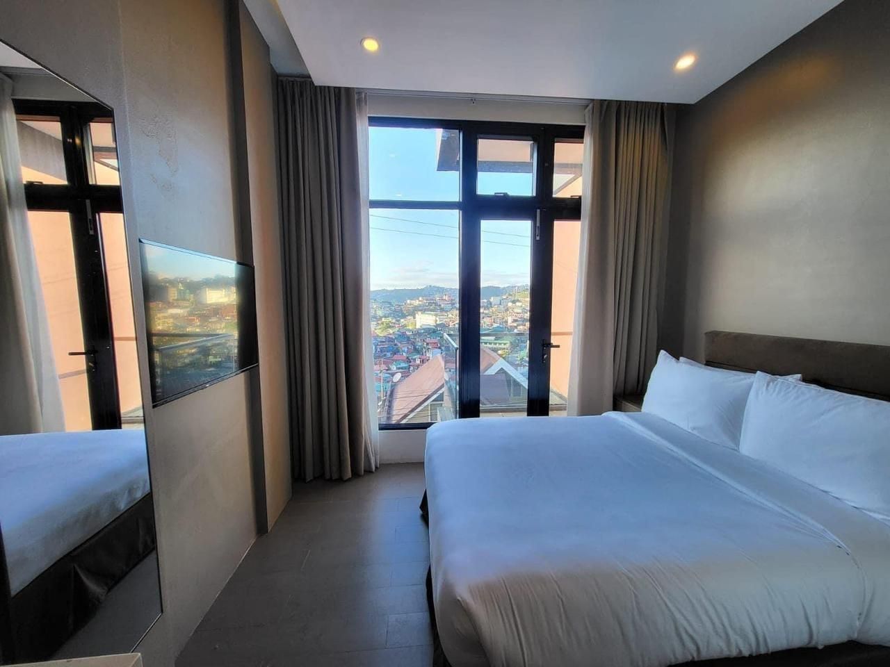 UPHILL BAGUIO MANAGE BY BAGUIO TERRA Standard Queen Room with Balcony - Non-Smoking