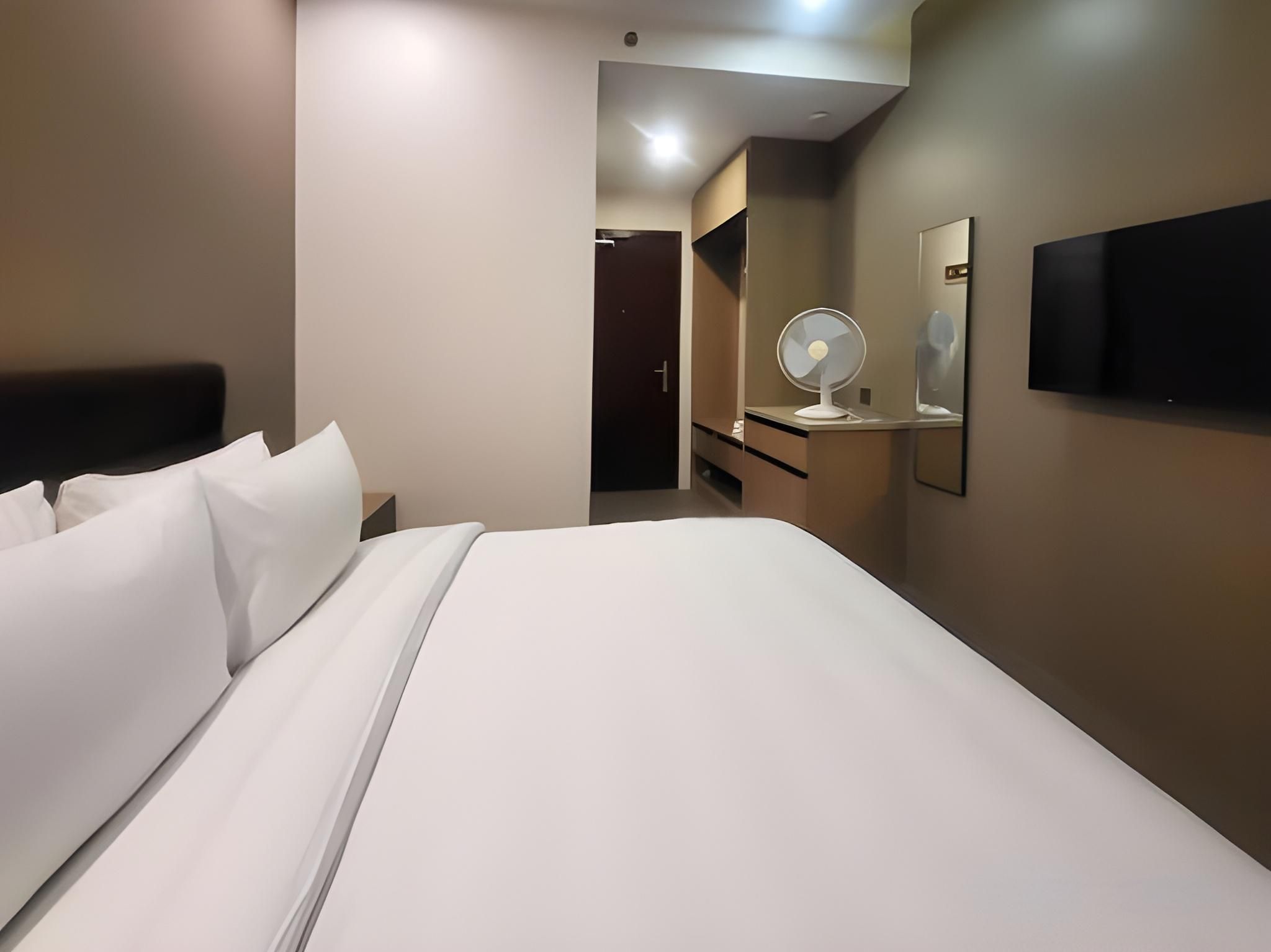 Standard Queen Without Window