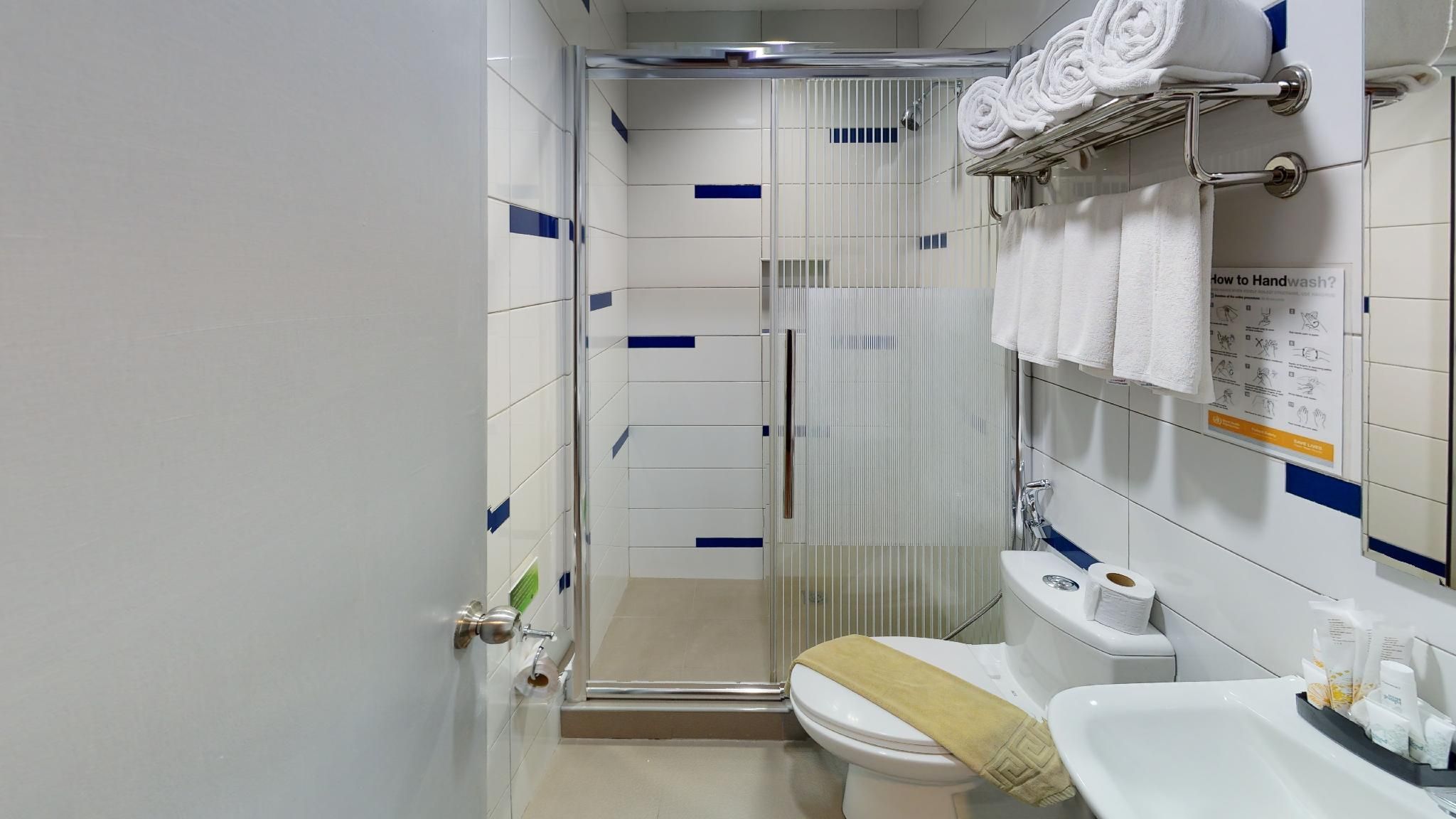 Baguio LeFern Hotel Military Cut-Off Premium Deluxe Room 3