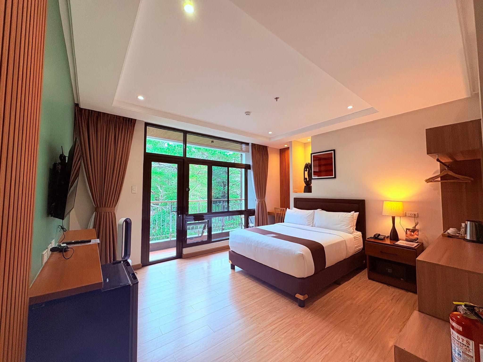 Alvea Hotel and Residences Premier Queen Room 3