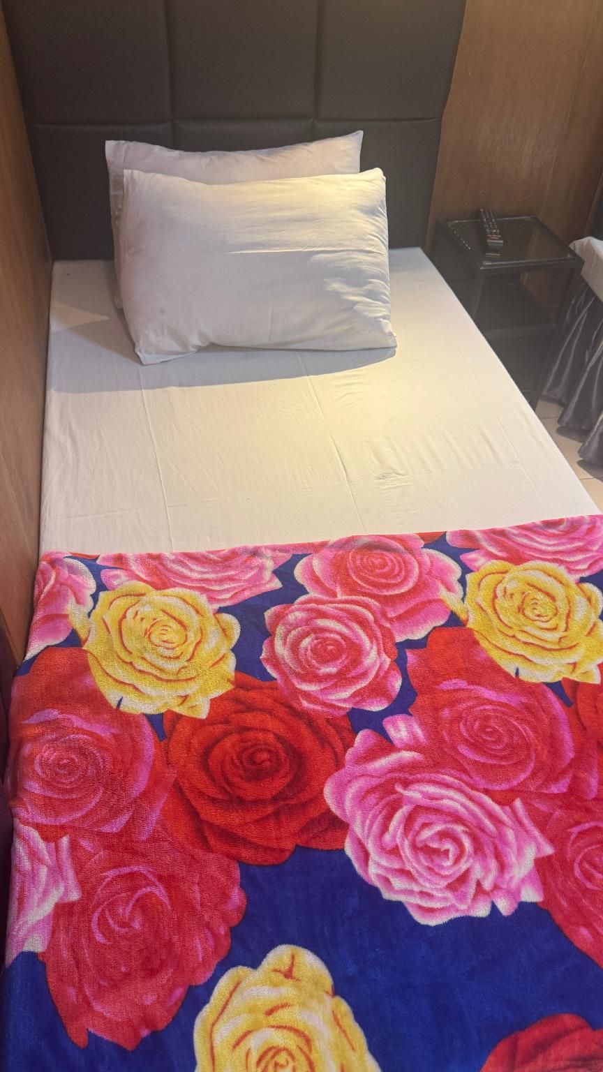 Hotel Pacific Fan Room 3