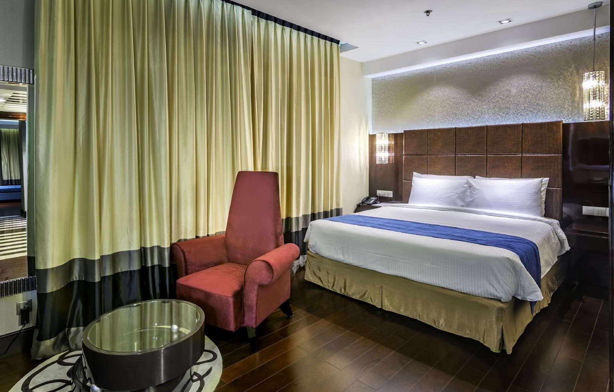 Deluxe King Bed