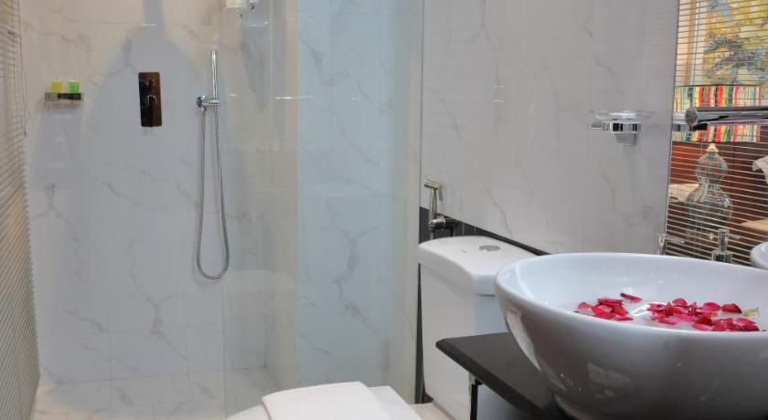Empyrean Dhaka City Centre Deluxe King Room 16