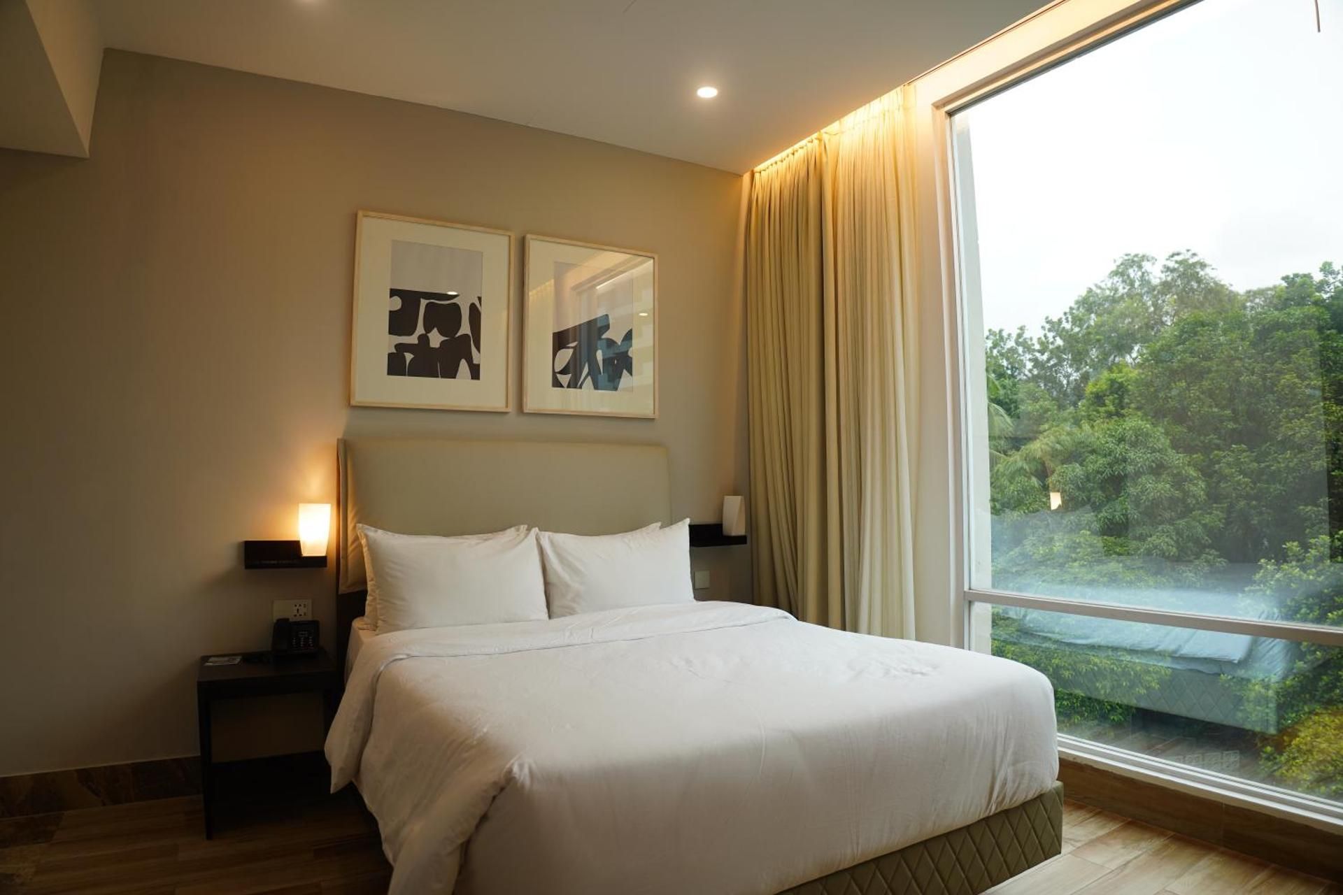 Empyrean Dhaka City Centre Deluxe King Room 12