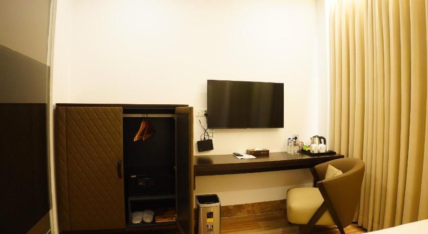 Empyrean Dhaka City Centre Deluxe King Room 19