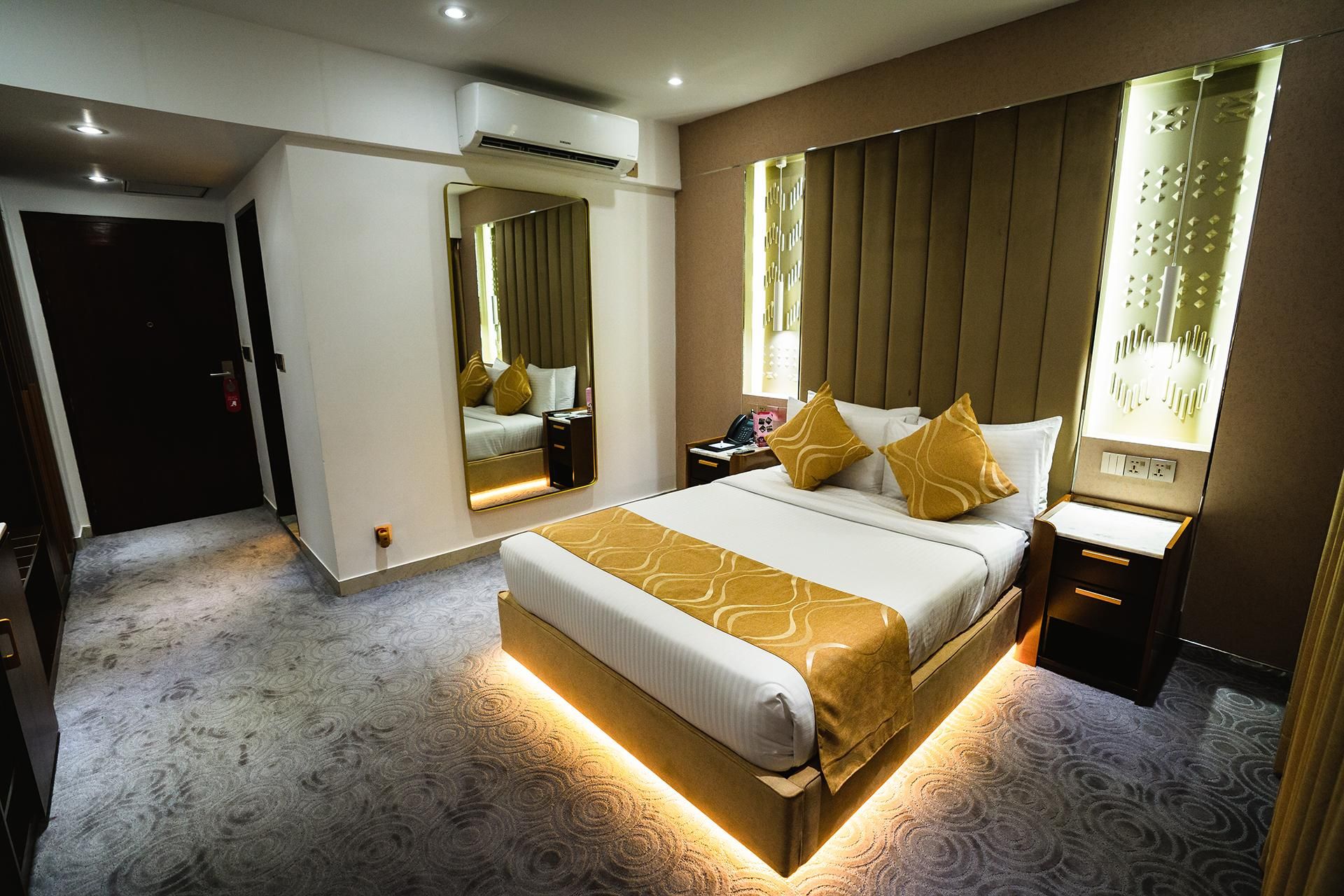 Unique Regency Hotel Deluxe King 2