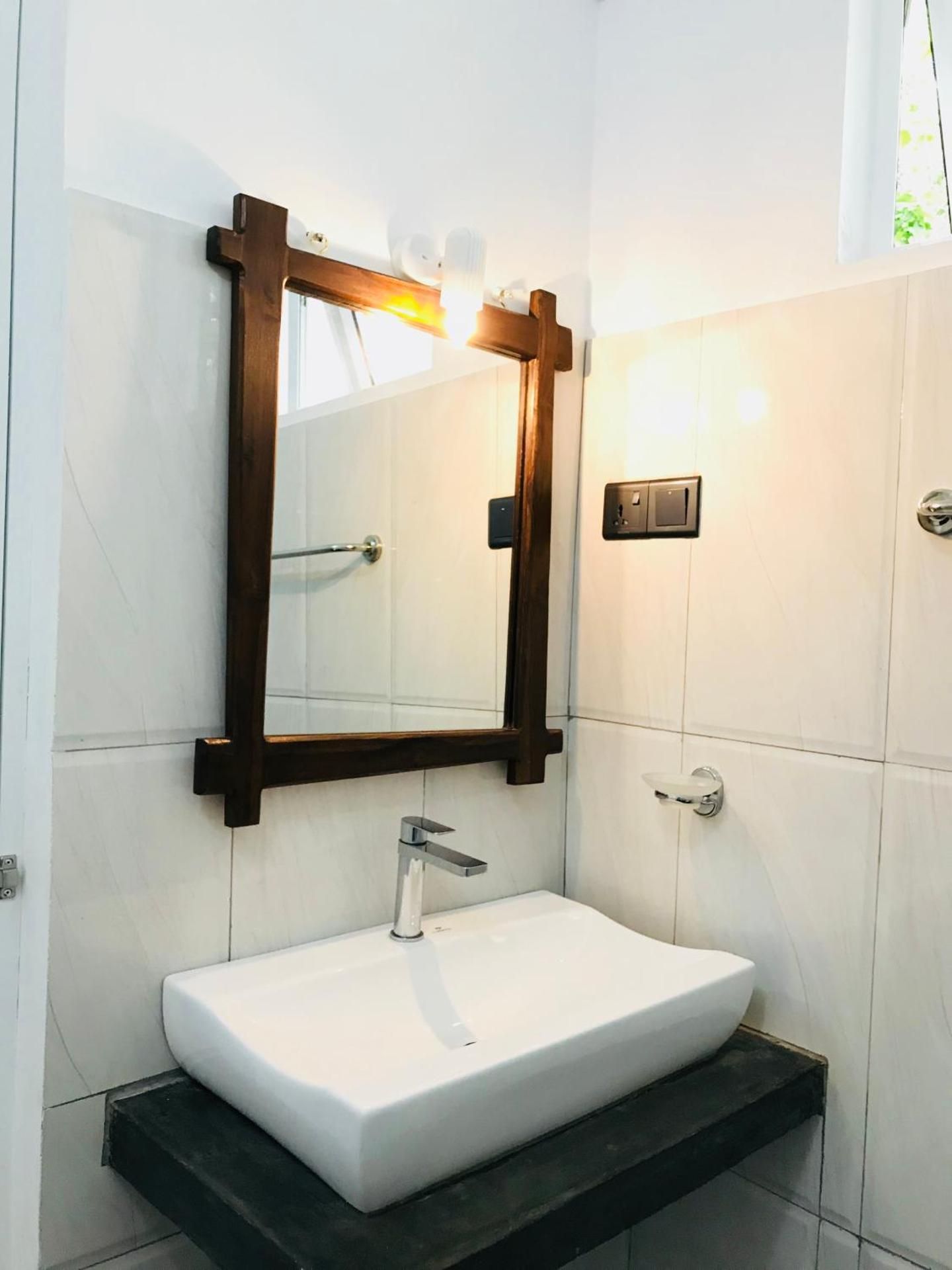 Sigiriya Rock Hide Deluxe Double Room 3