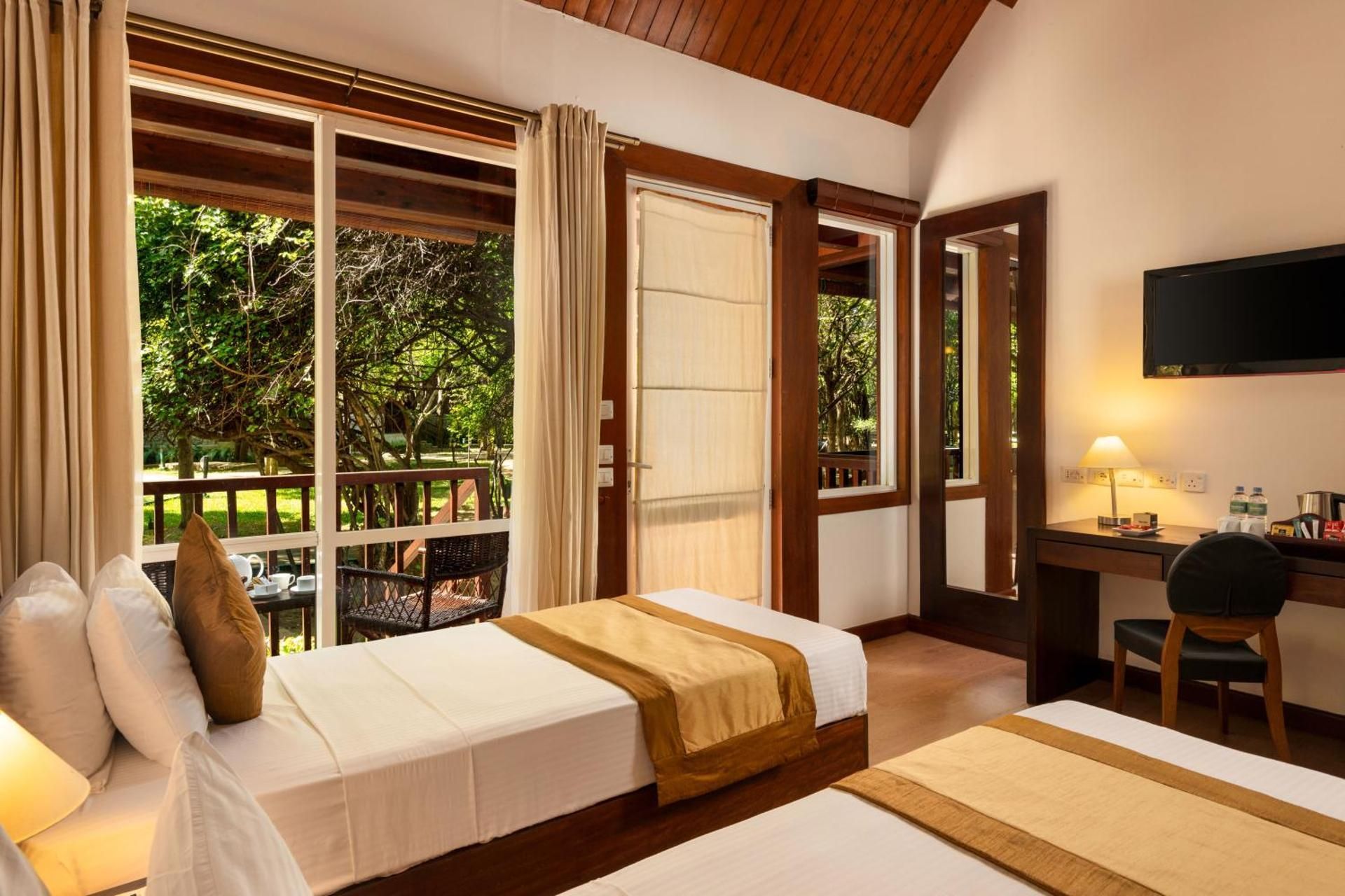 Deluxe Room with Special Complimentary Sri Lankan Dinner at Mud Hut and Ayurveda Spa treatment per reservation