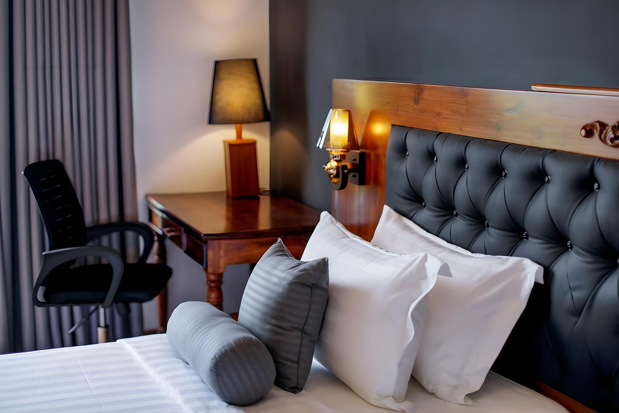 Corner Suite with Balcony