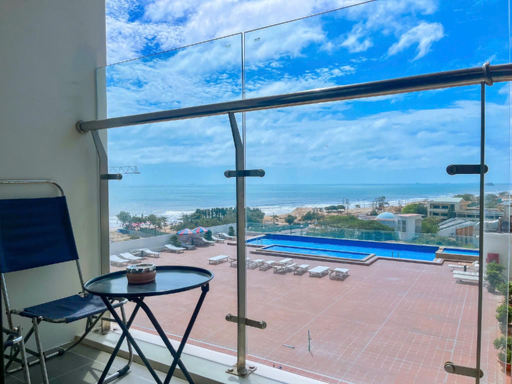 1-Bedroom Sea and City View Apartment