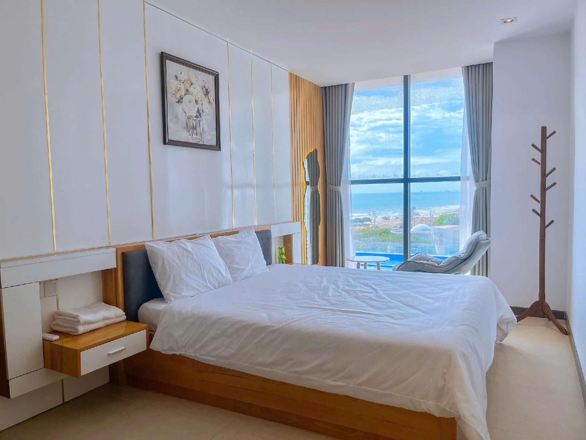 1-Bedroom Sea and City View Apartment