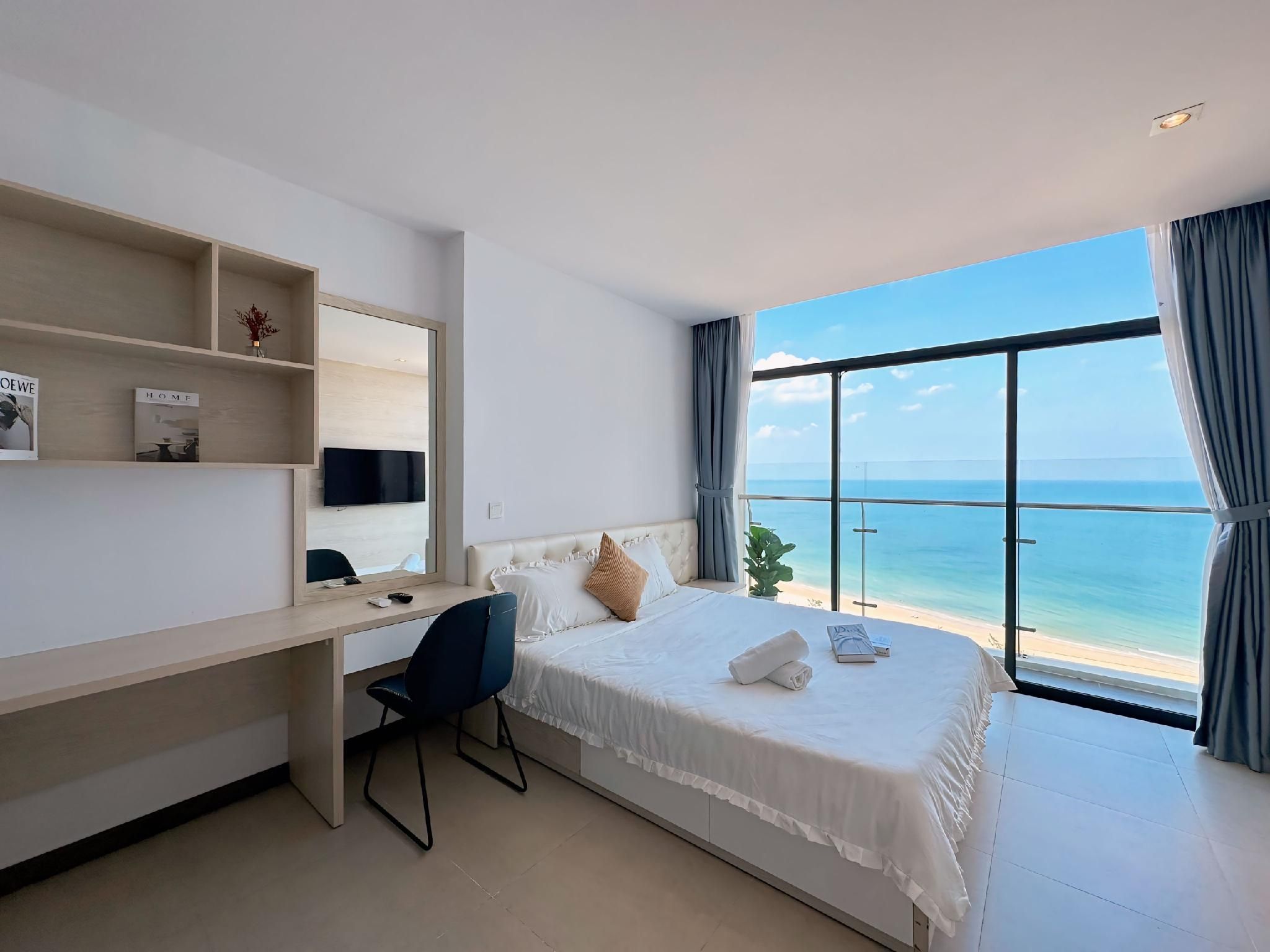 One-Bedroom Ocean View Apartment