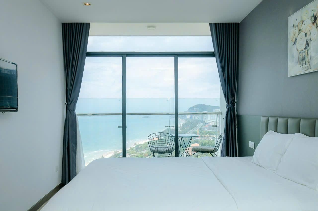 Two-Bedroom Ocean View Apartment