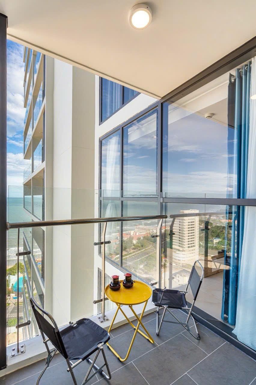 One-Bedroom Ocean View Apartment
