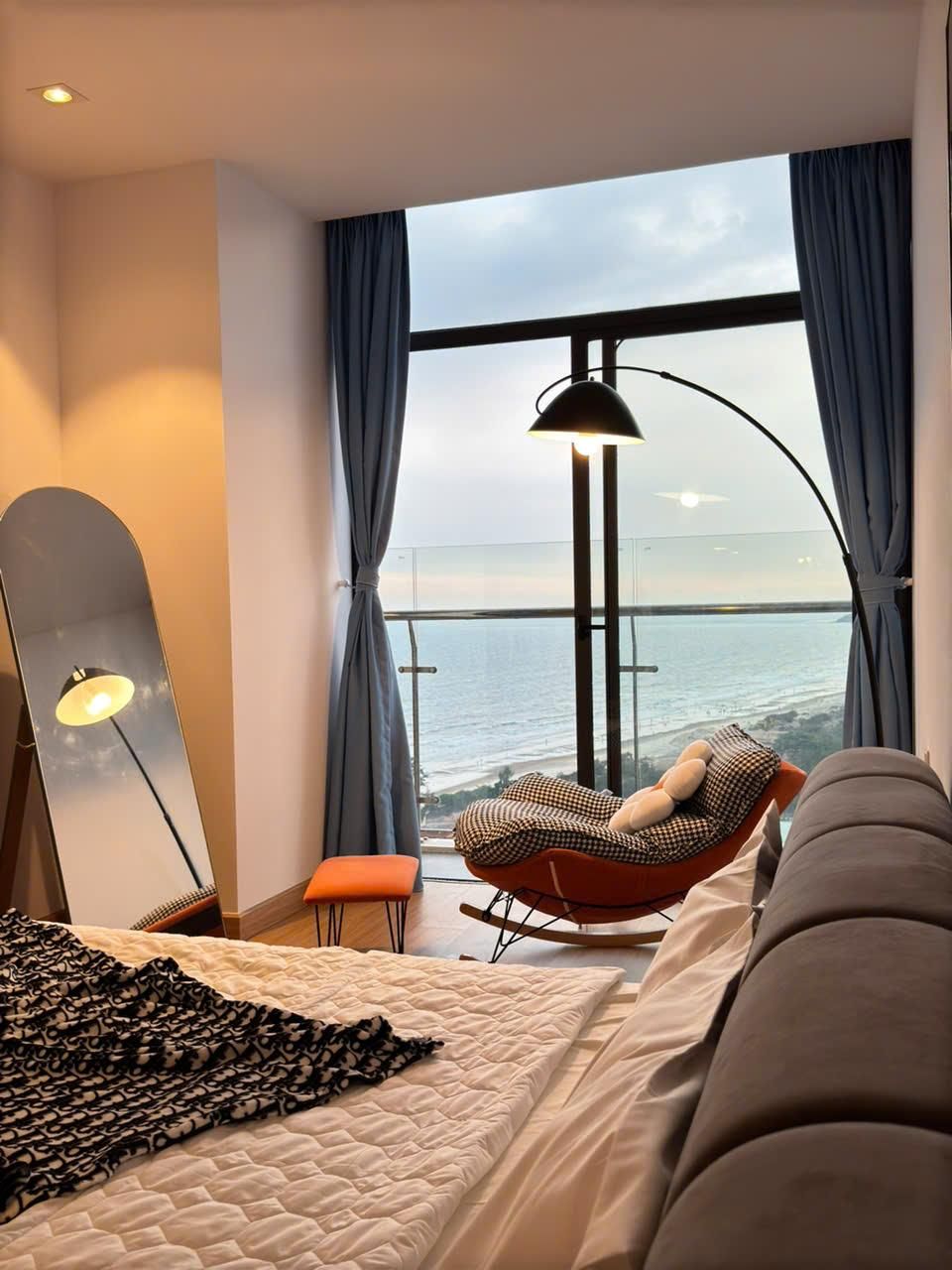 1-Bedroom Sea and City View Apartment
