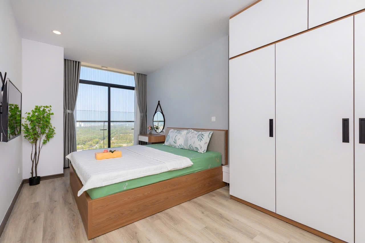 One-Bedroom Apartment with Balcony and Sea View