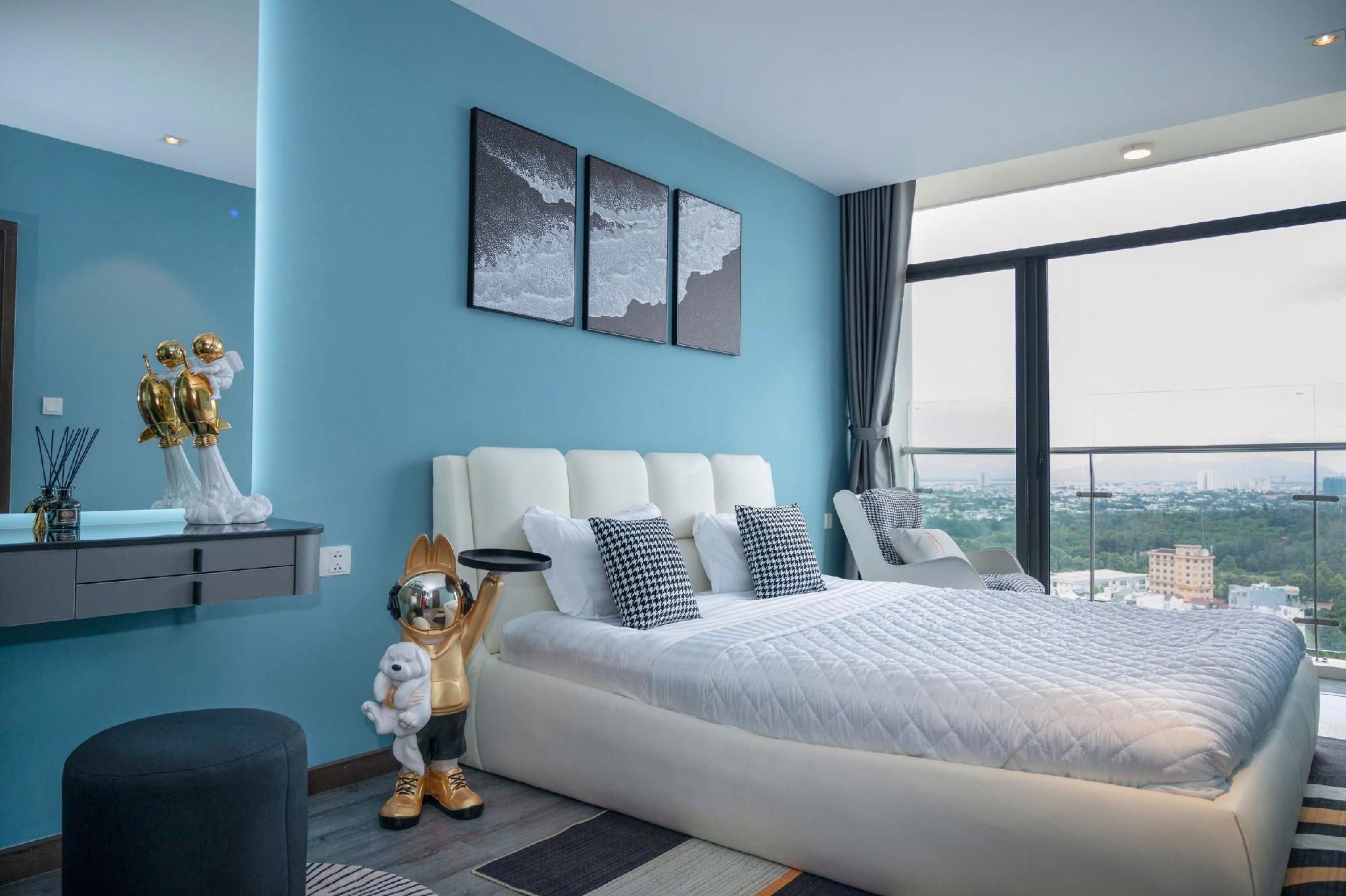 Two-Bedroom Ocean View Apartment