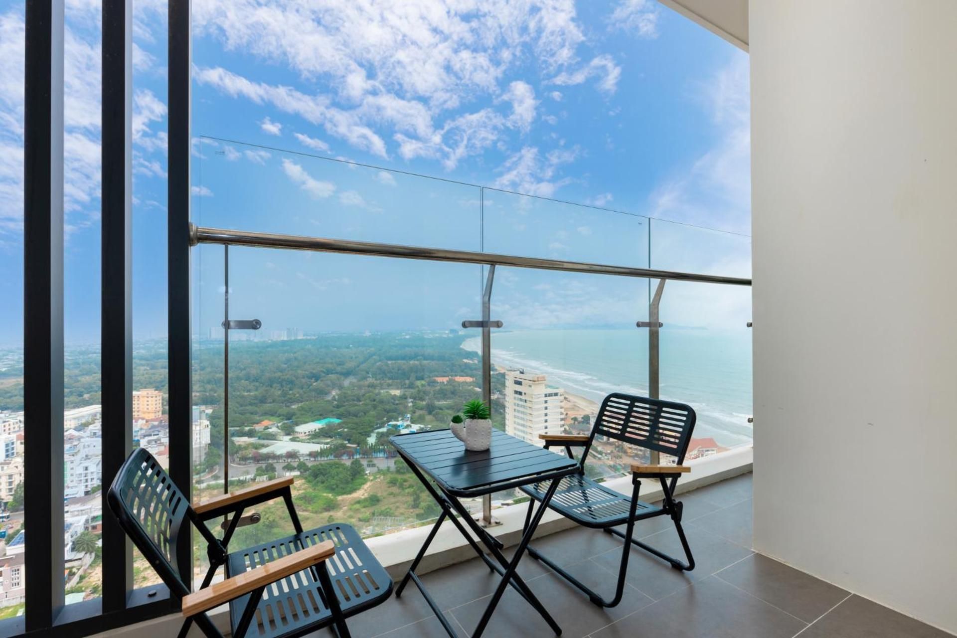 One-Bedroom Apartment with Balcony and Sea View