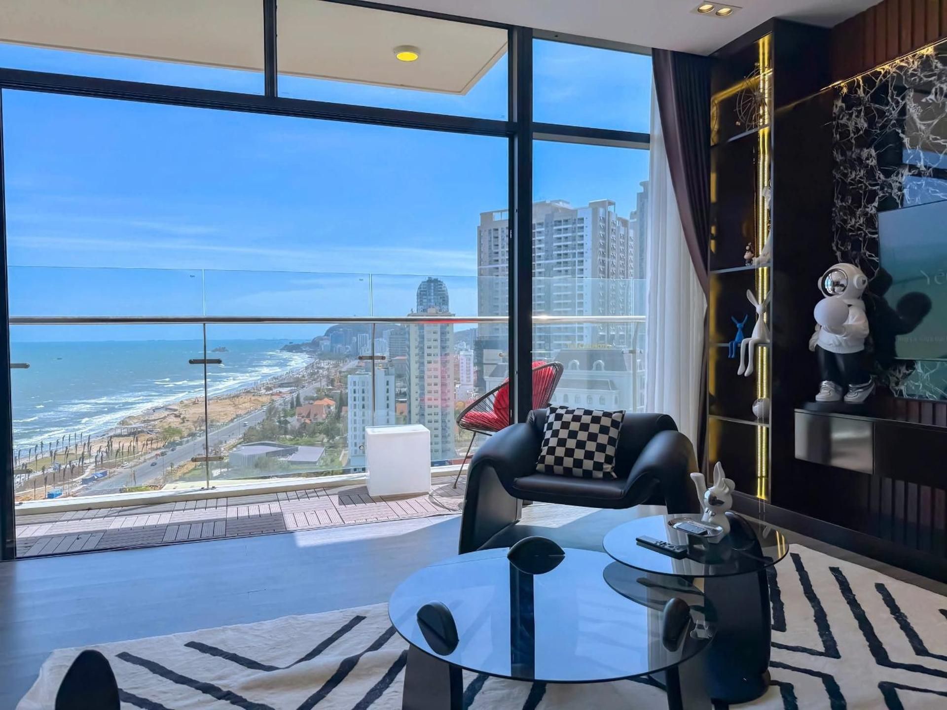 One-Bedroom Apartment with Sea View