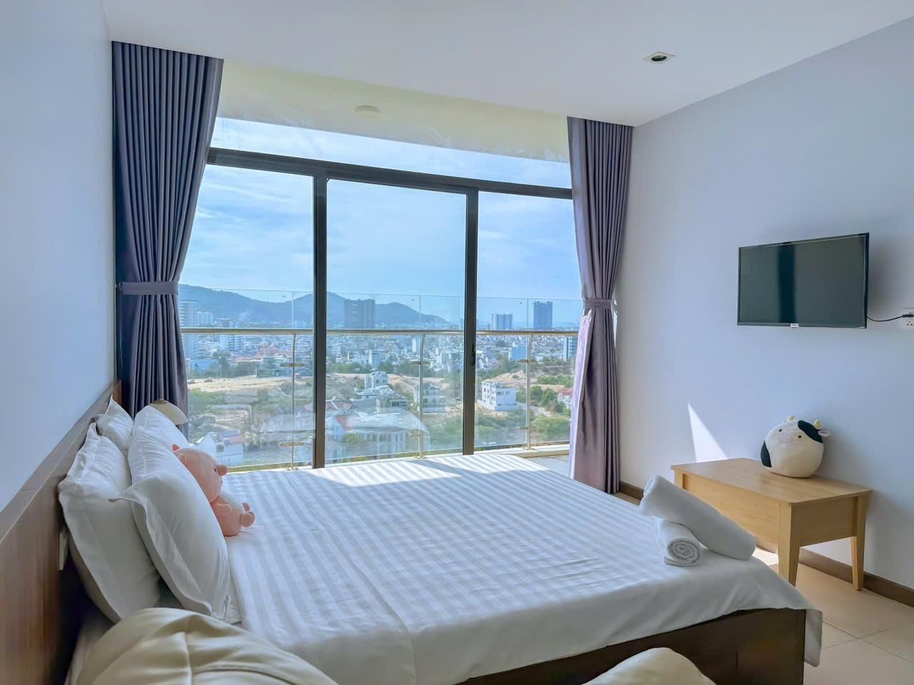 Room - Randomly Assigned