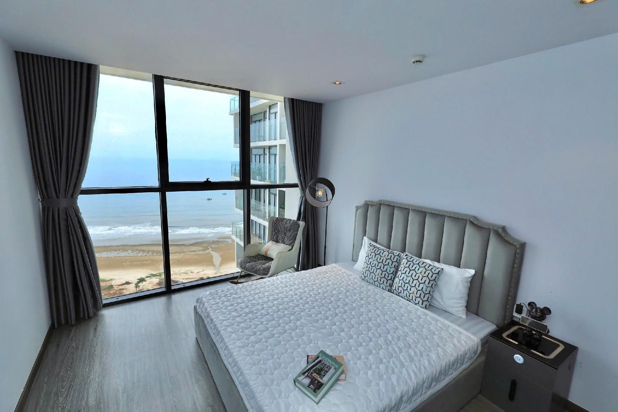 One-Bedroom Ocean View Apartment