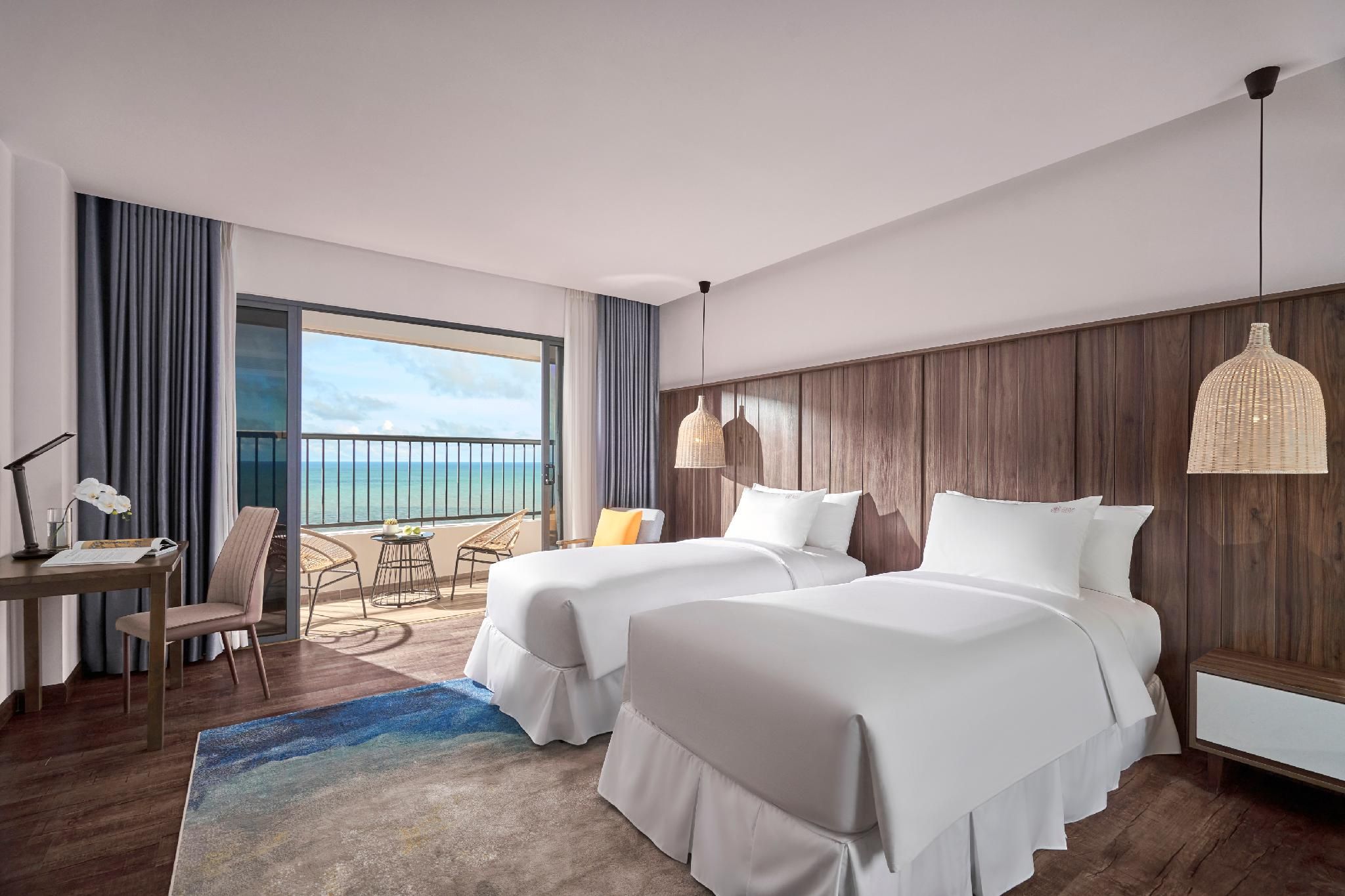 Deluxe Ocean Twin View with Balcony