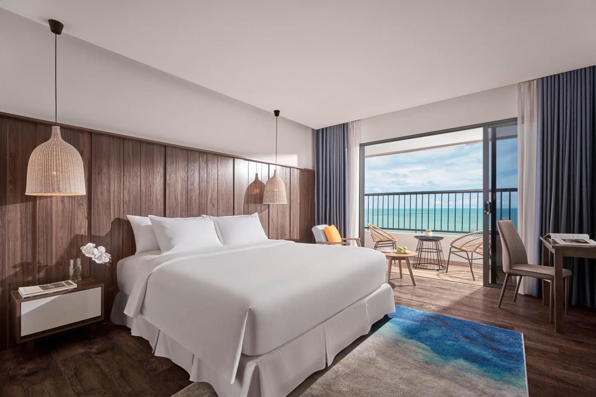 Grand Deluxe Ocean View Room with Balcony