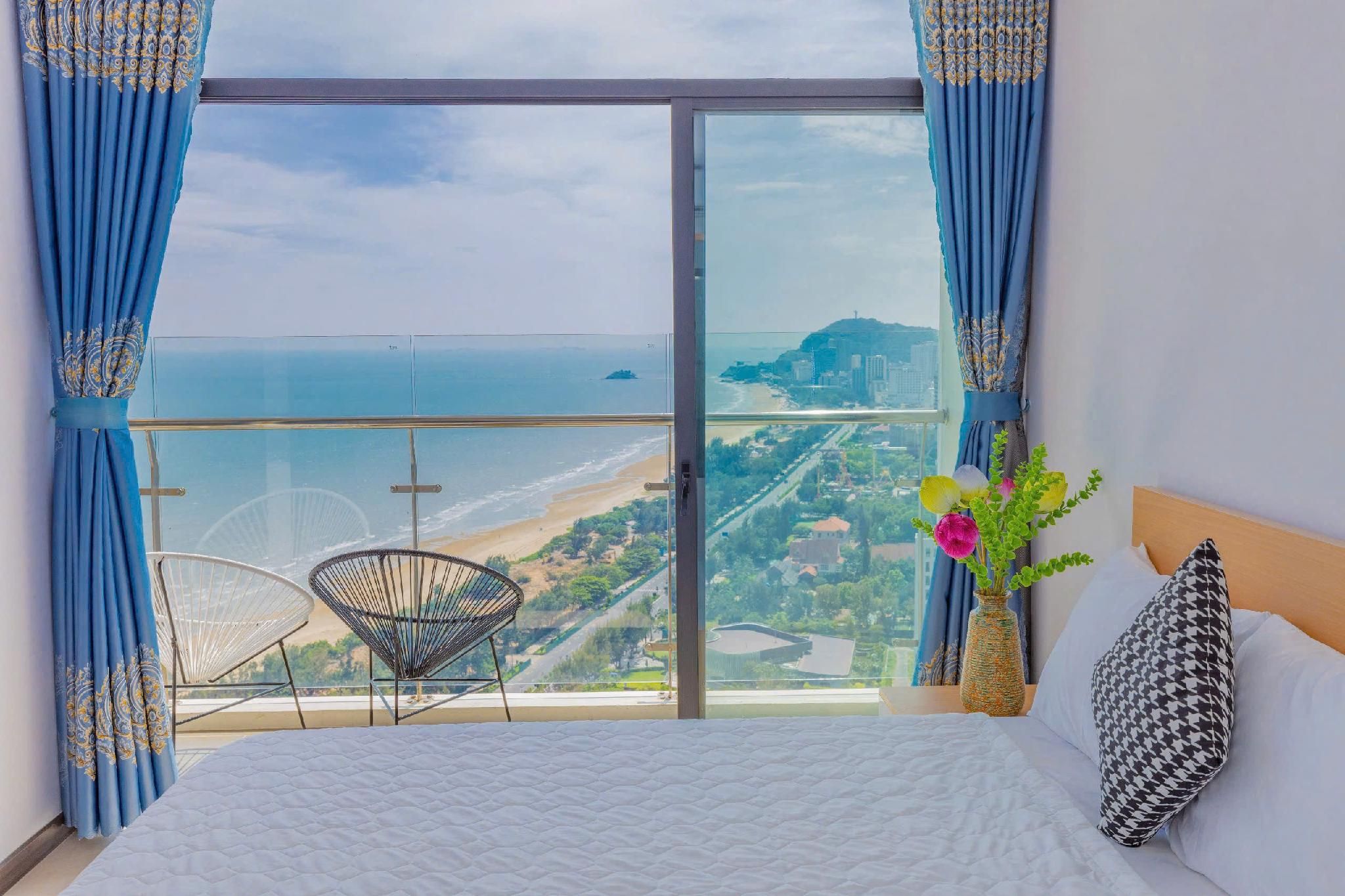 Two-Bedroom Ocean View Apartment