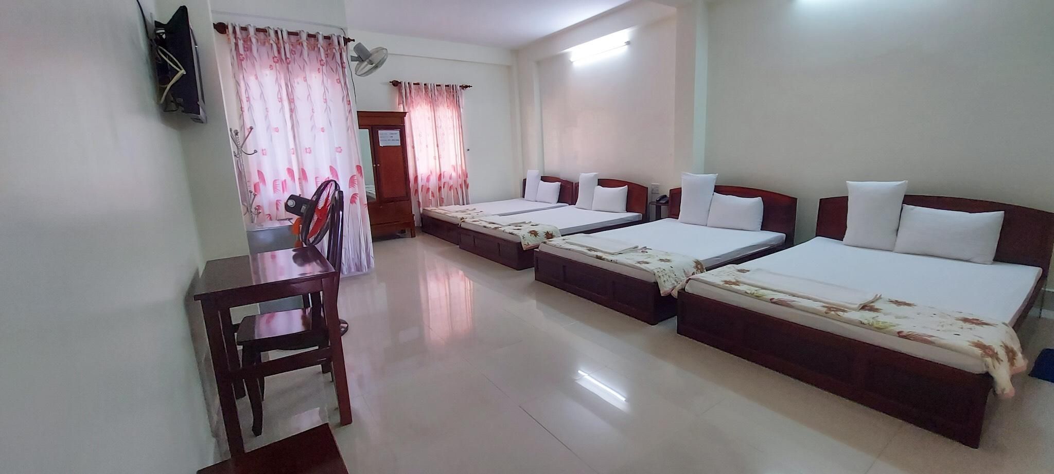 Family Room for 8 Adults