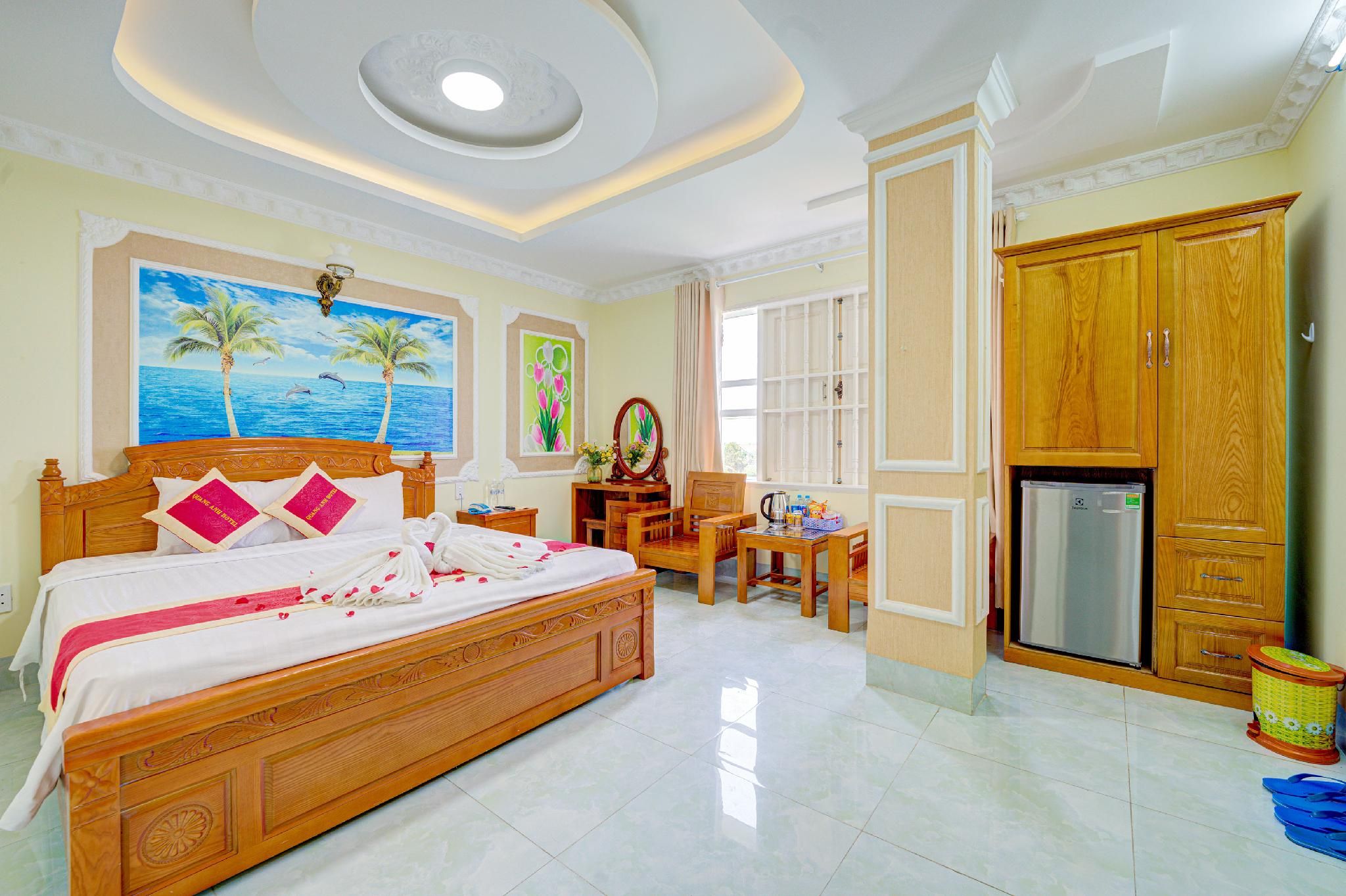 Quang Anh Hotel by The Moment Deluxe Sea View King Room 3