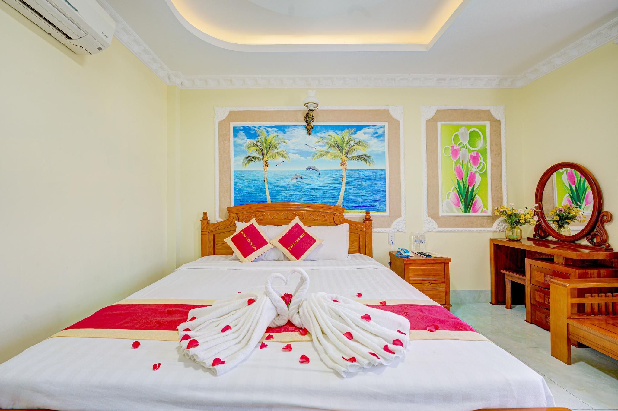 Quang Anh Hotel by The Moment Deluxe Sea View King Room