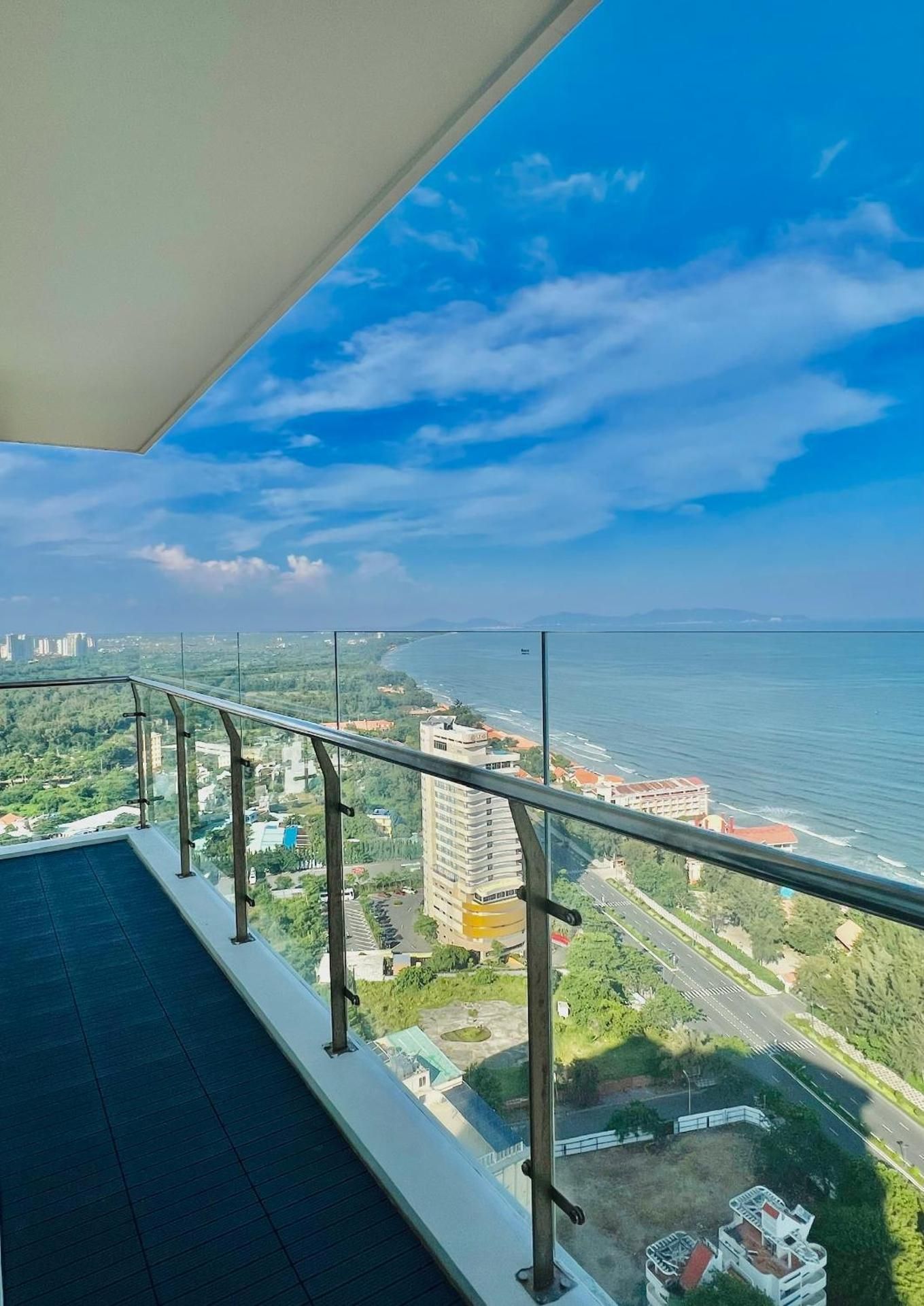 Two-Bedroom Ocean View Apartment