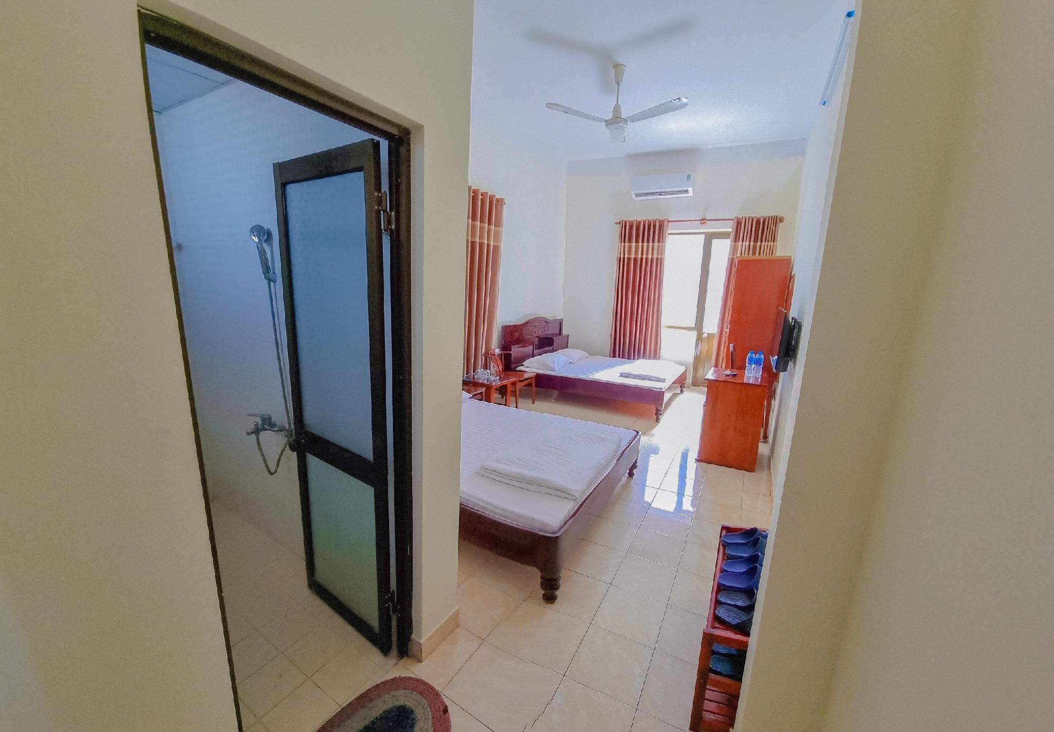 Quadruple Room with 2 Queen Beds