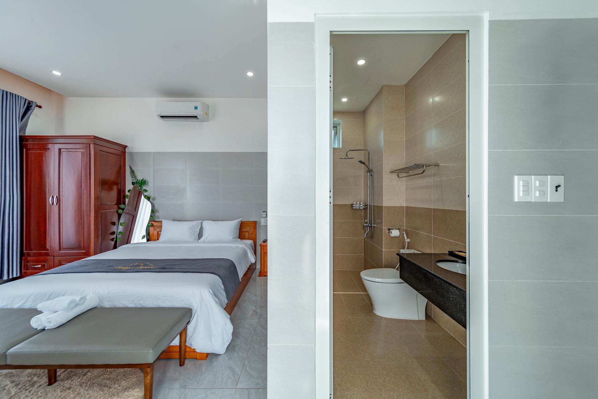 Urban Room with Balcony