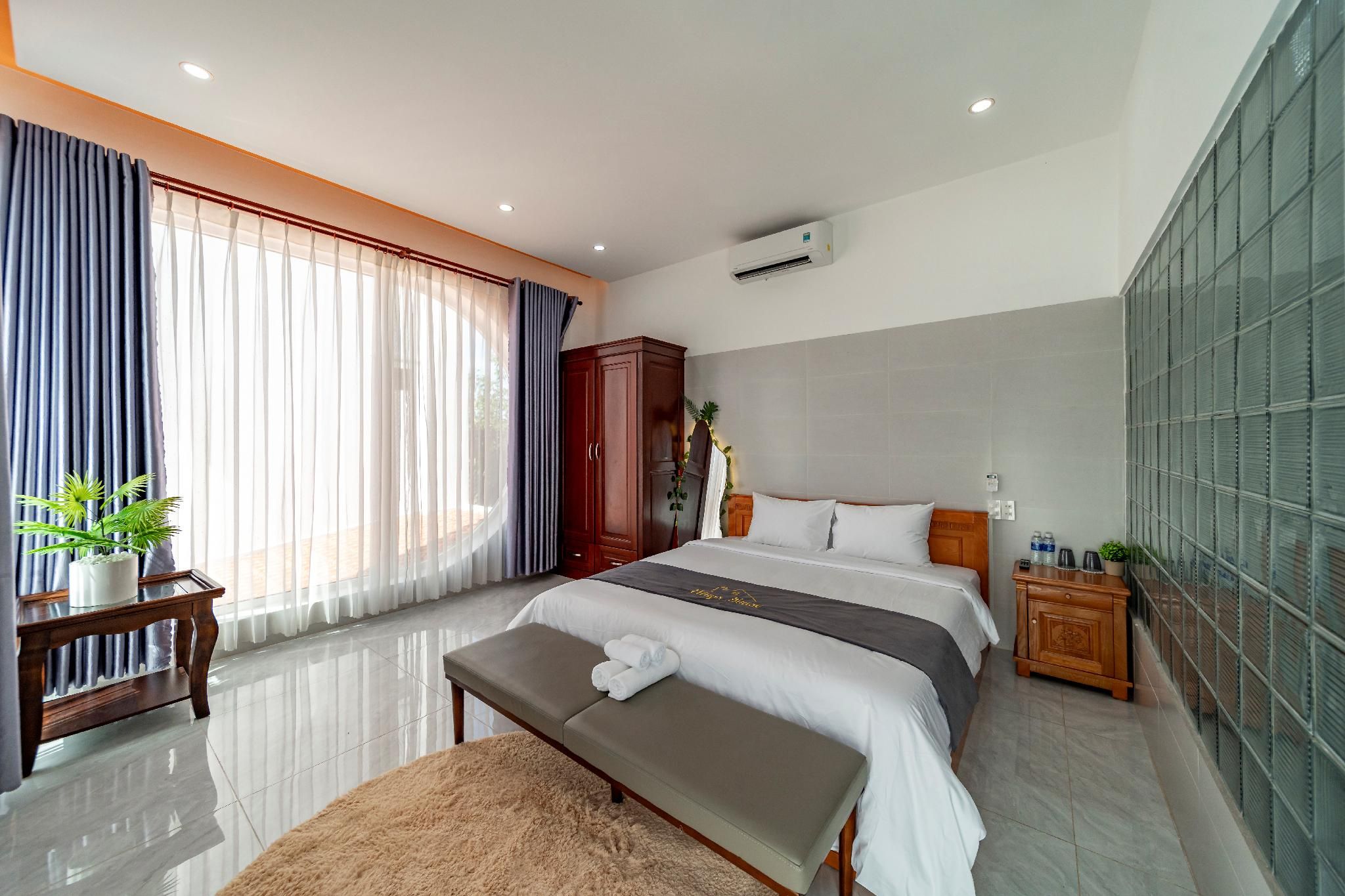 Urban Room with Balcony