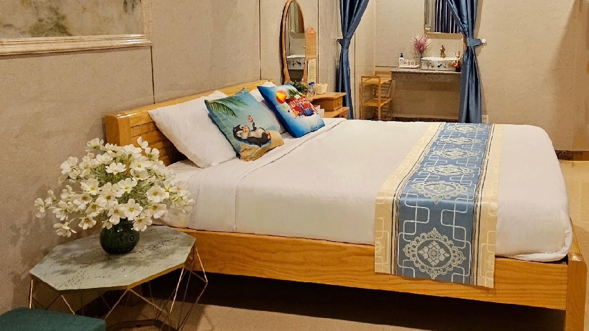 Six-Bedroom Villa