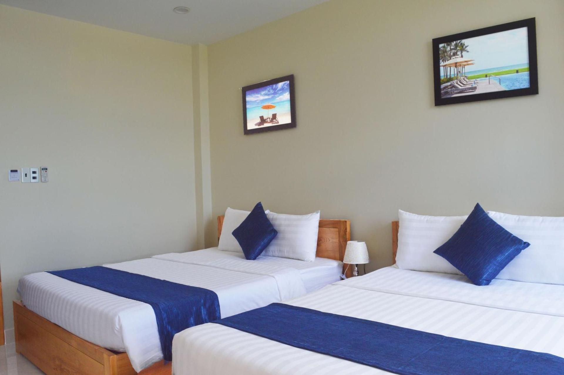 Triple Mountain View Room