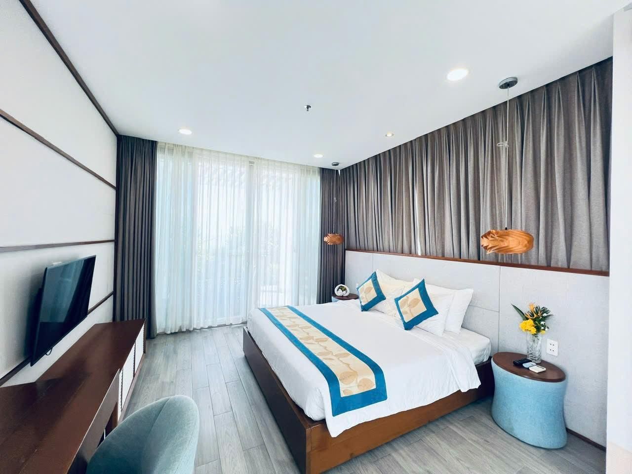 5 Bedrooms