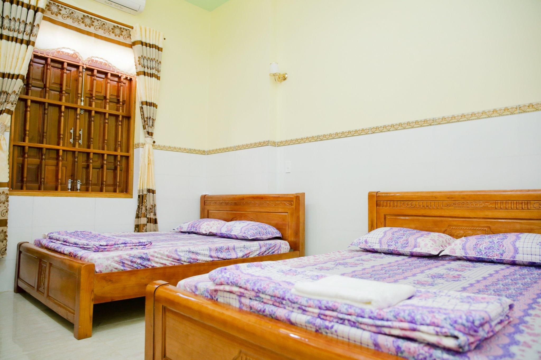 Quadruple Room with Private Bathroom