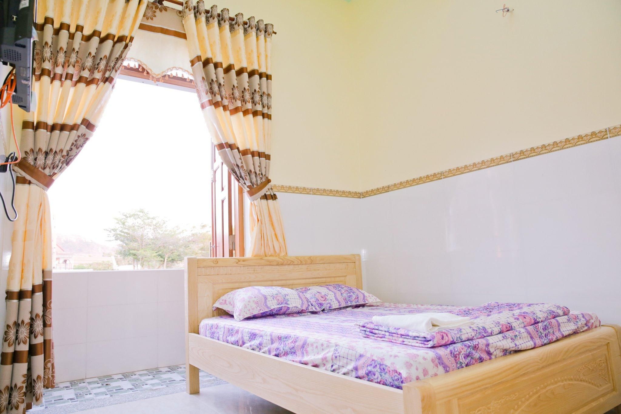 Deluxe Room (2 Adults + 1 Child)