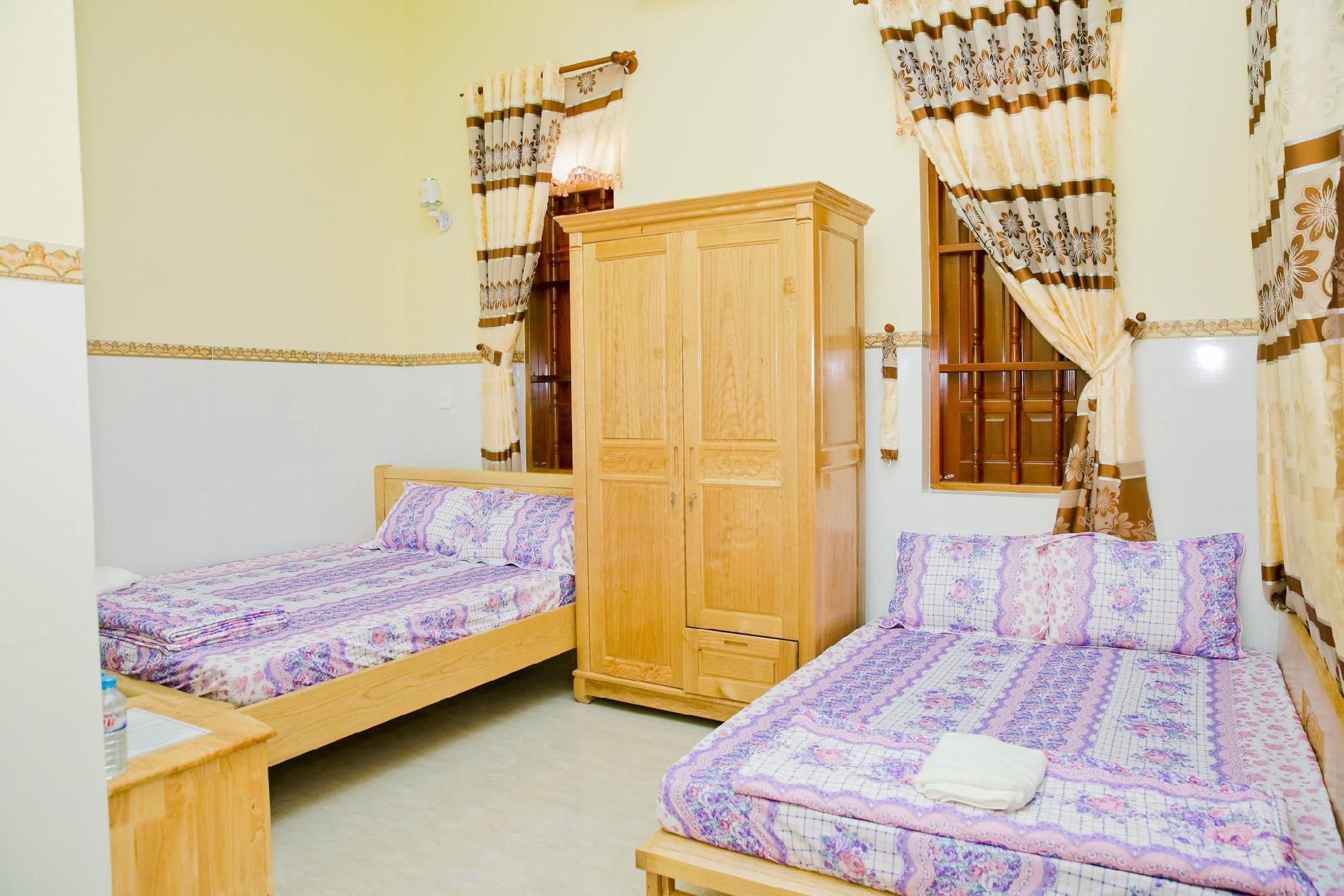Quadruple Room with Private Bathroom