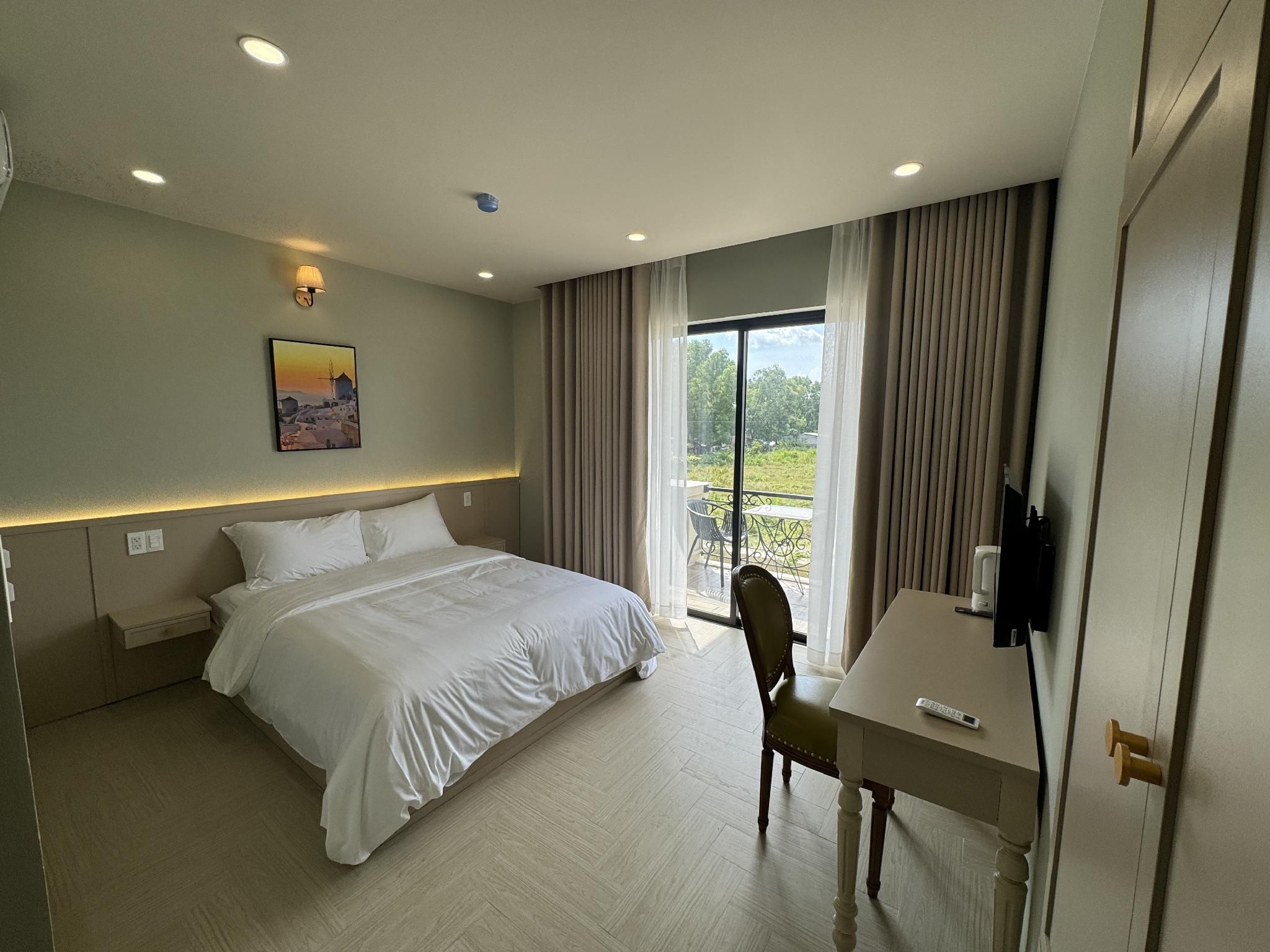 Deluxe Double Room with Balcony