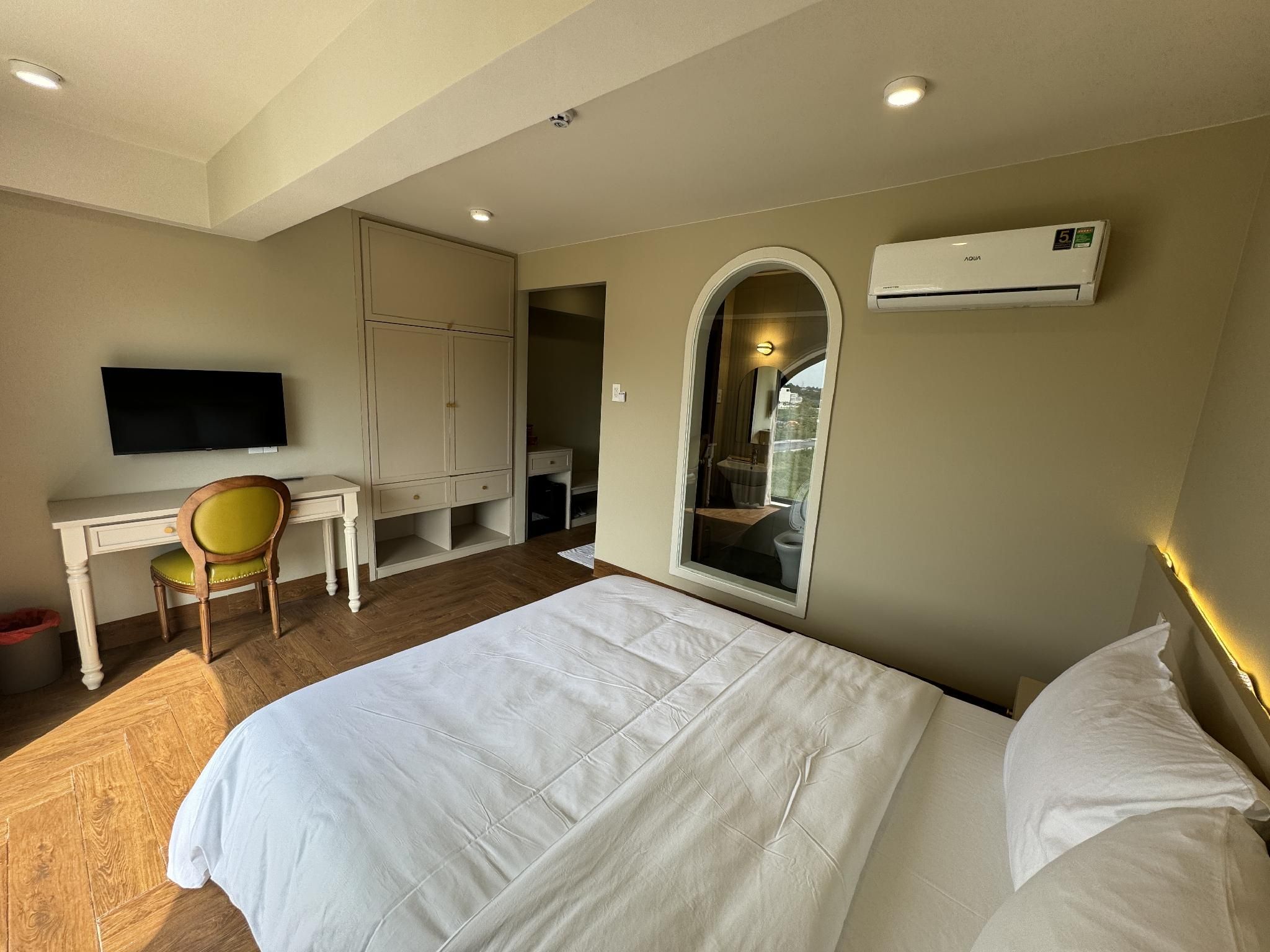 Superior Room without Window