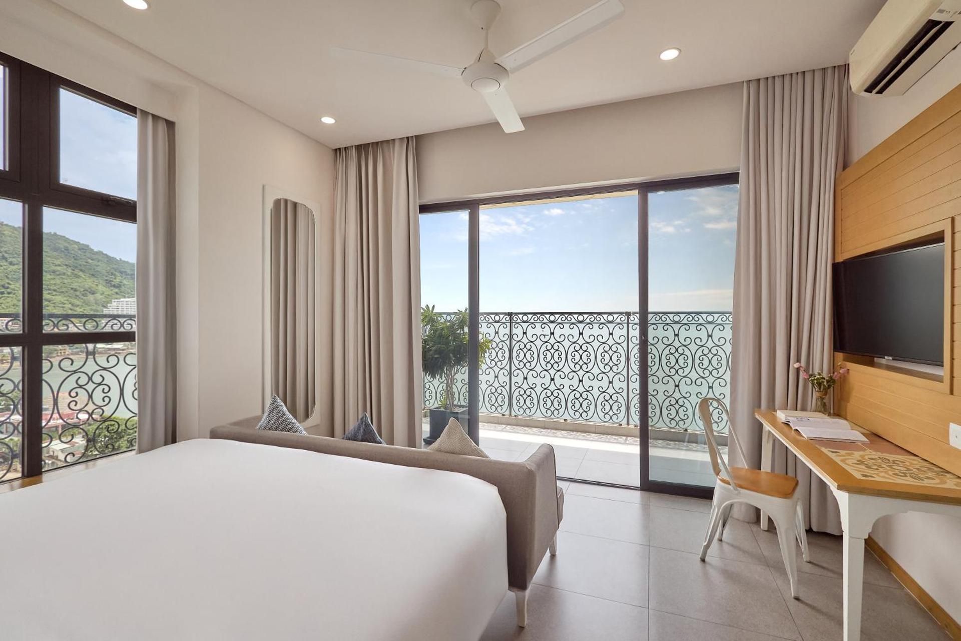 Deluxe Sea View Room