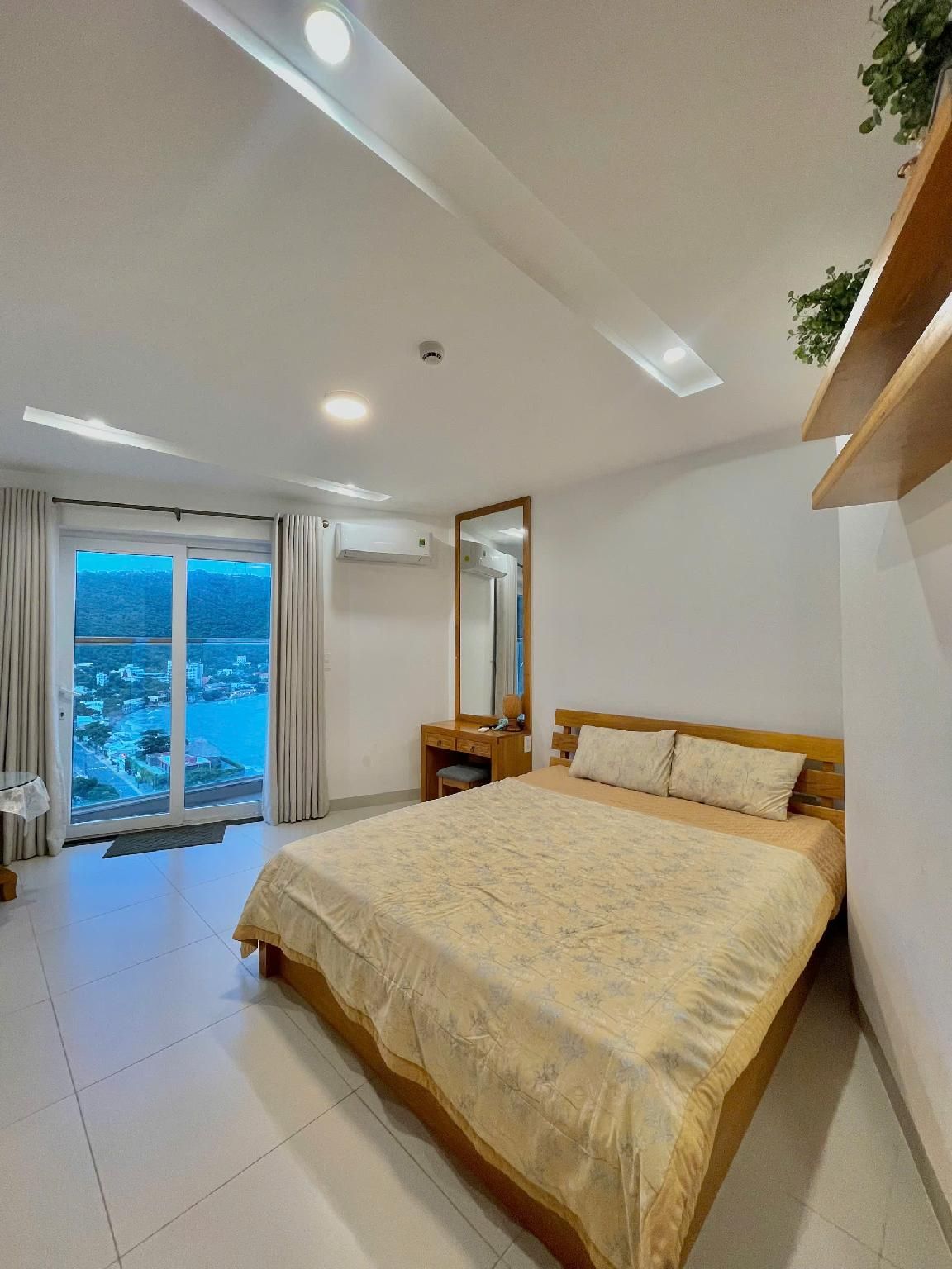 Studio - King Room with Balcony